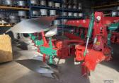 Kverneland 3300 S vario met steenbeveiliging  150 ha geploegd
